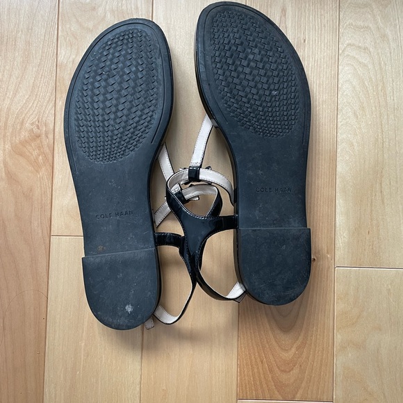 Cole Haan black patent sandals. Size 8.5 - Picture 4 of 5